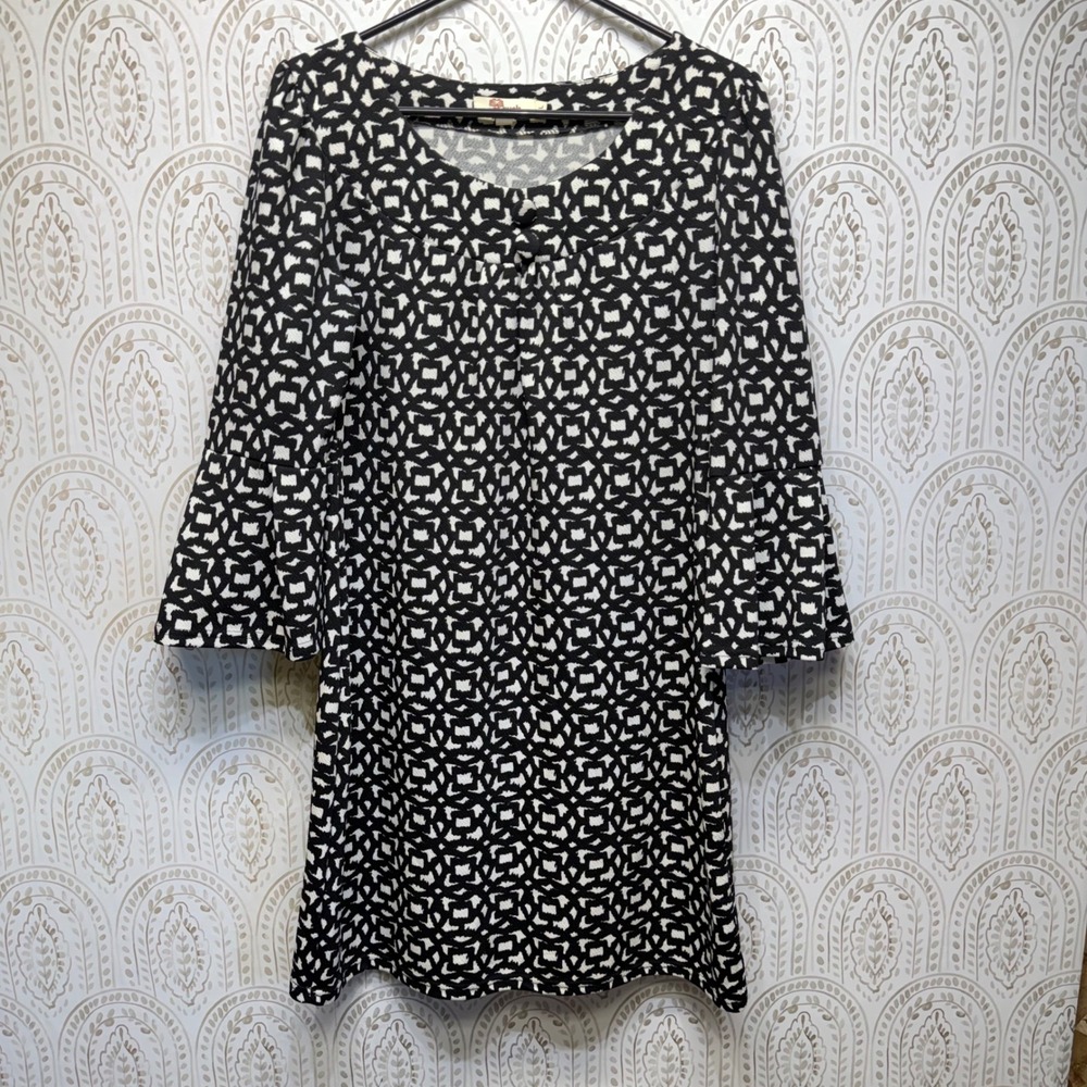 Aryeh Shift Dress Women Large Black White Geometric Bell Sleeve‎ Stretch
